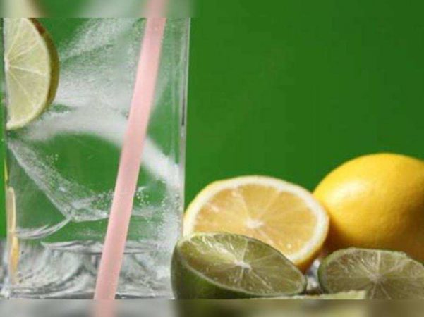 Top 10 advantages of lemon in water