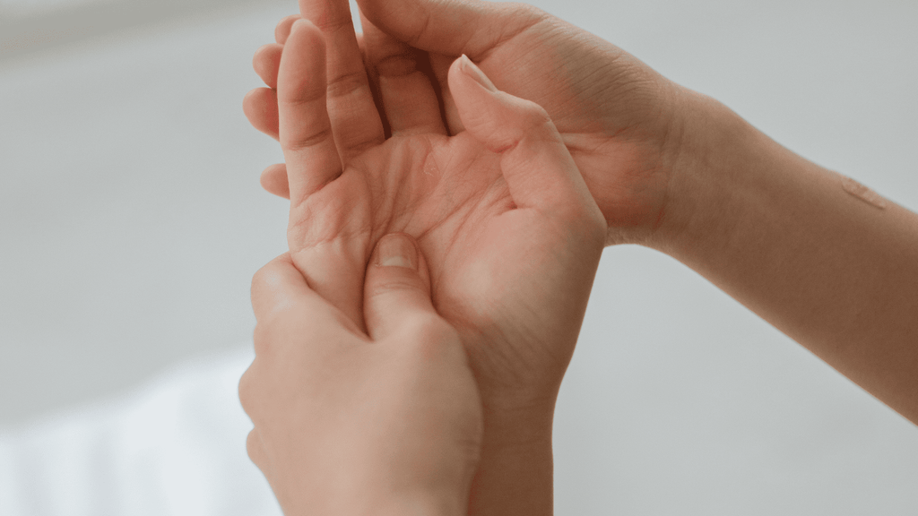 5_do-it-yourself_acupressure_points_to_feel_better_3_74919a93-c33c-4d7d-97d1-238a2abdc7f4_1024x1024 Benefits and uses of acupressure massage